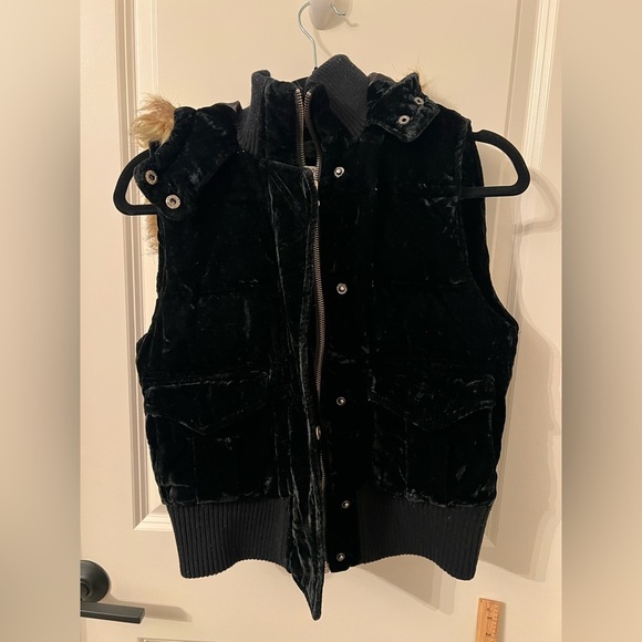Old navy small Cozy Black velvet velour vest with brown faux fur hood - Picture 3 of 14